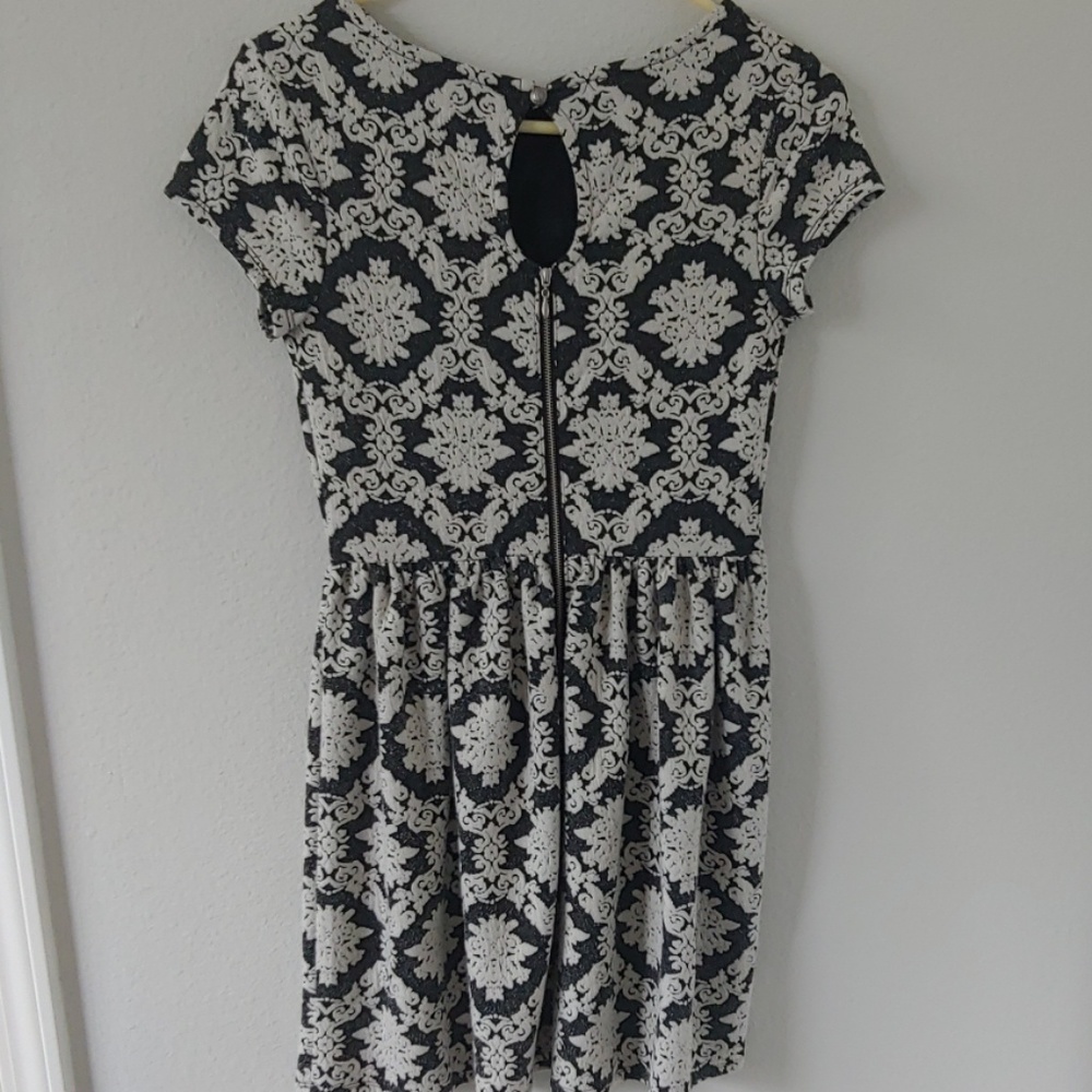 Patterned Dress - Picture 2 of 3